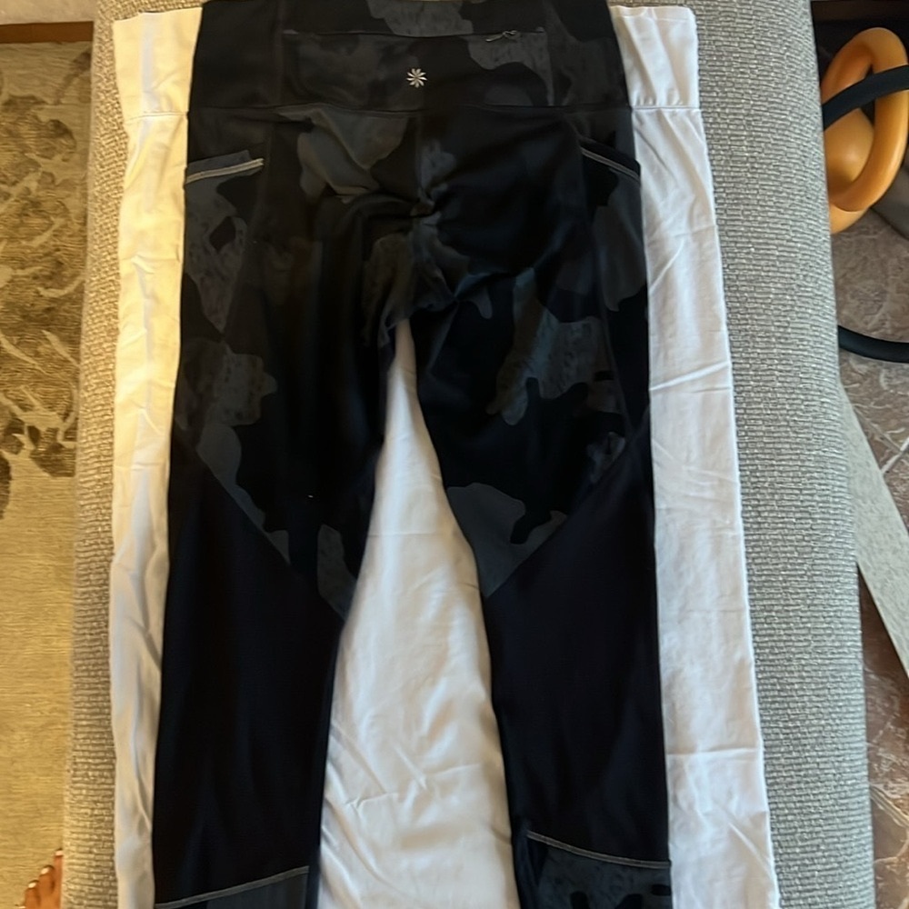 Athleta leggings size small excellent condition new never worn side pockets